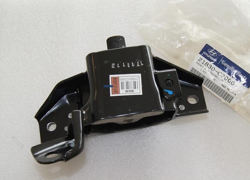 MOTOR BAĞLANTI TAKOZU KULAĞI SOL YAĞLI HYUNDAI İ20 15 >